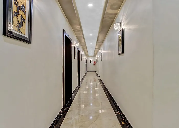 Townhouse The Grand White